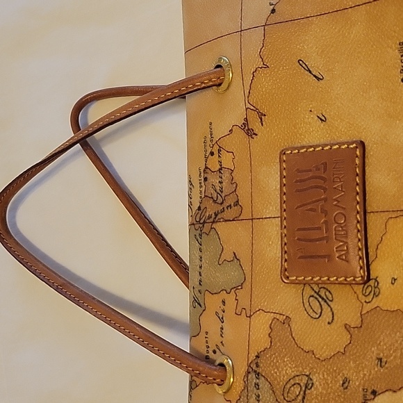 Alviero Martini tote bag. 18" wide 13" deep with 5" strap. - Picture 4 of 6